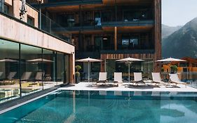 Gruenwald Resort Soelden Appartements Und Chalets Mit Pool